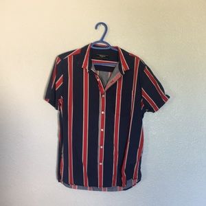 Forever 21 men’s blue and red stripped tee